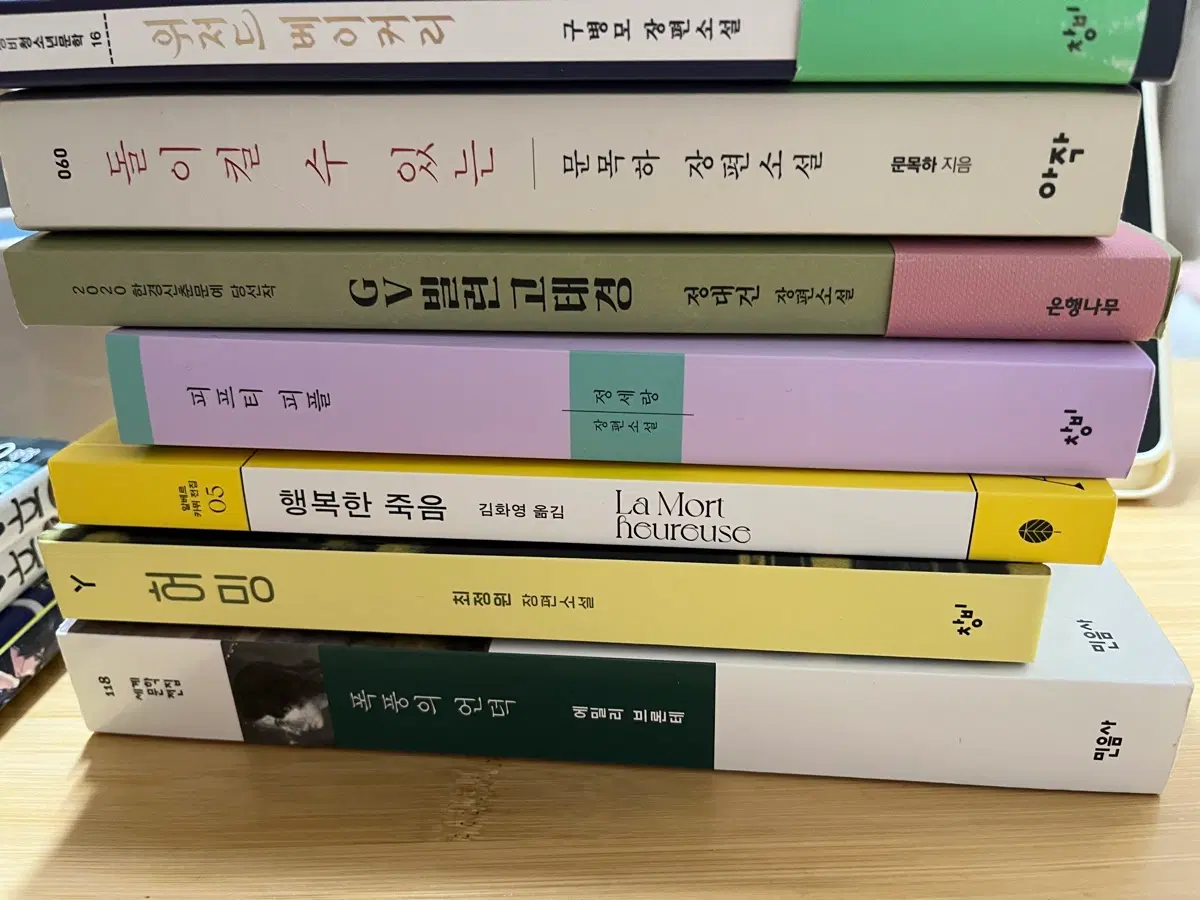 소설 책들 다양하게 팔아요,옆에 사진 더 있음