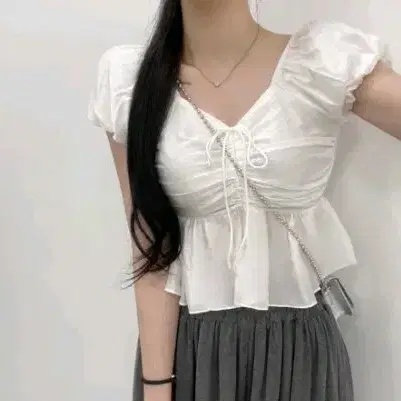 화이트 퍼프소매 셔링 블라우스 새거