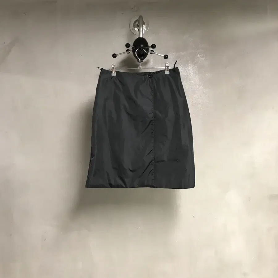 프라다 패디드 스커트 블랙 40(W)