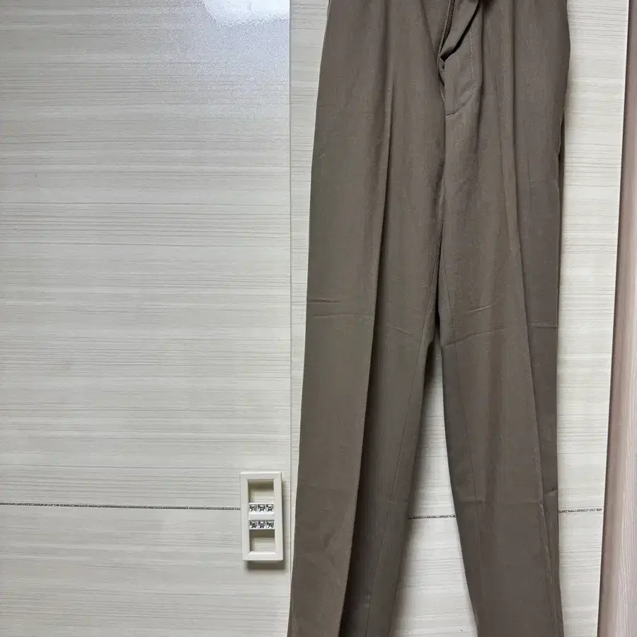 수아레 울 블렌드 세미 와이드 밴딩 슬랙스 모카