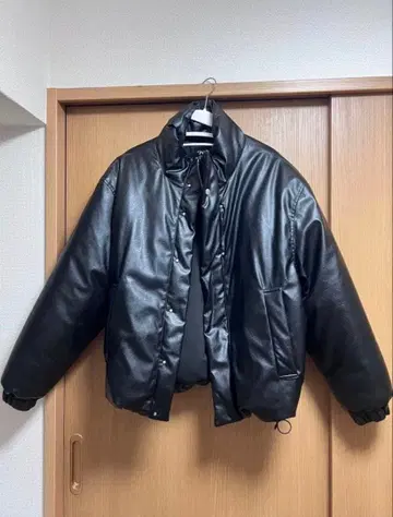 ZARA 가죽 블랙 다운 자켓