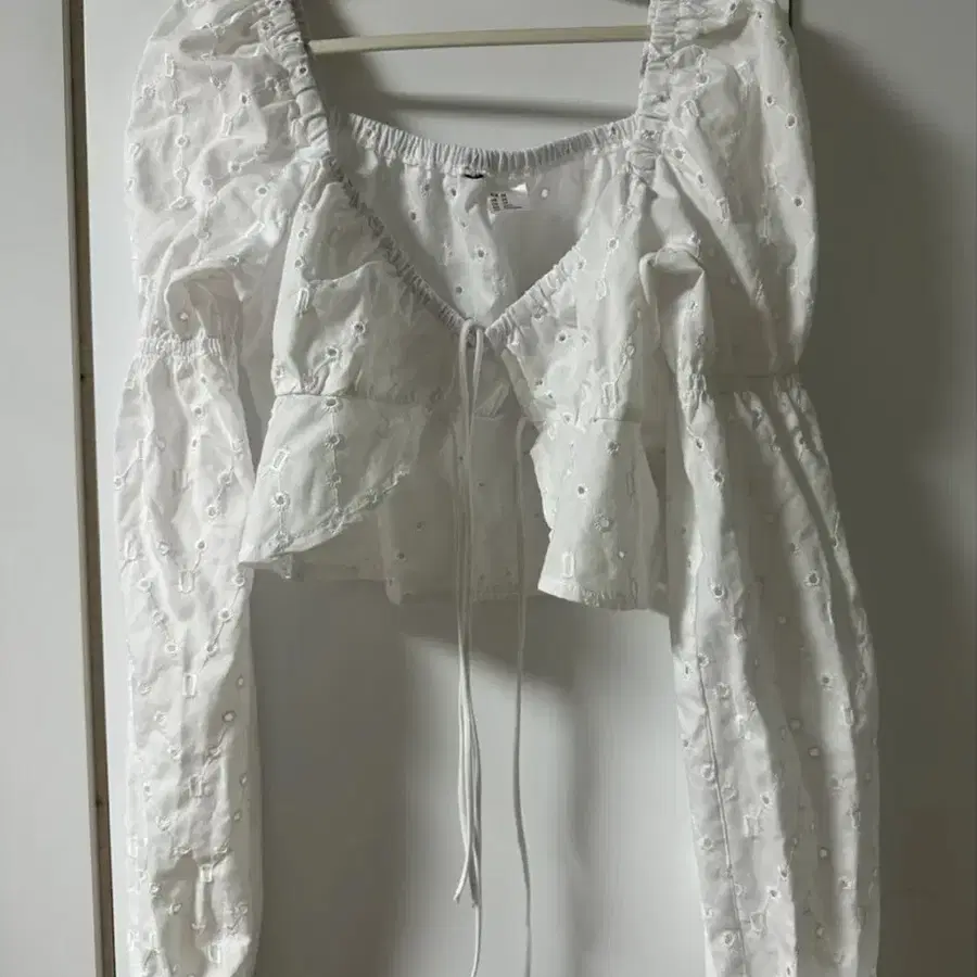 화이트 자수 크롭 블라우스 xs