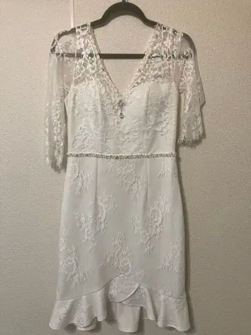 화이트 레이스 미니 드레스 비쥬 장식