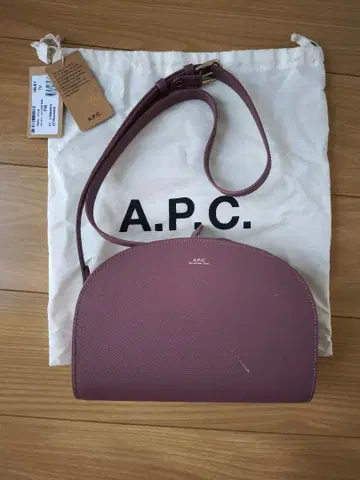 A.P.C. 하프문 숄더백 사피아노 올드 로즈