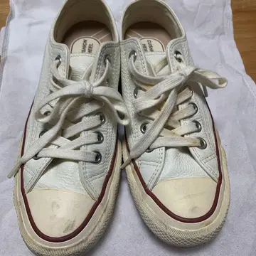 Converse Chuck Taylor 가죽 로우컷 스니커즈