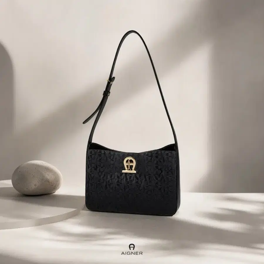 AIGNER 아이그너 금장 숄더백