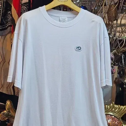 디스커버리 반팔 티셔츠 화이트