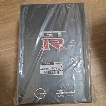 BE@RBRICK NISSAN GT-R 100% & 400%