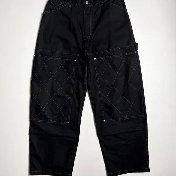 인템포무드 25SS 허니콤 더블니 워크 블랙 팬츠 R2435