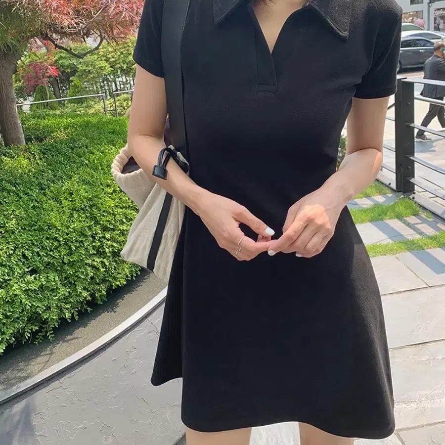 (새상품)프로스트제이 카라 반팔 원피스 숏 블랙