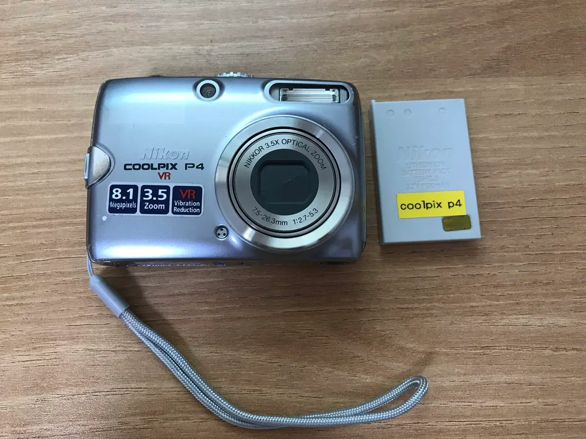 니콘 쿨픽스 P4 실버 디카 디지털 카메라