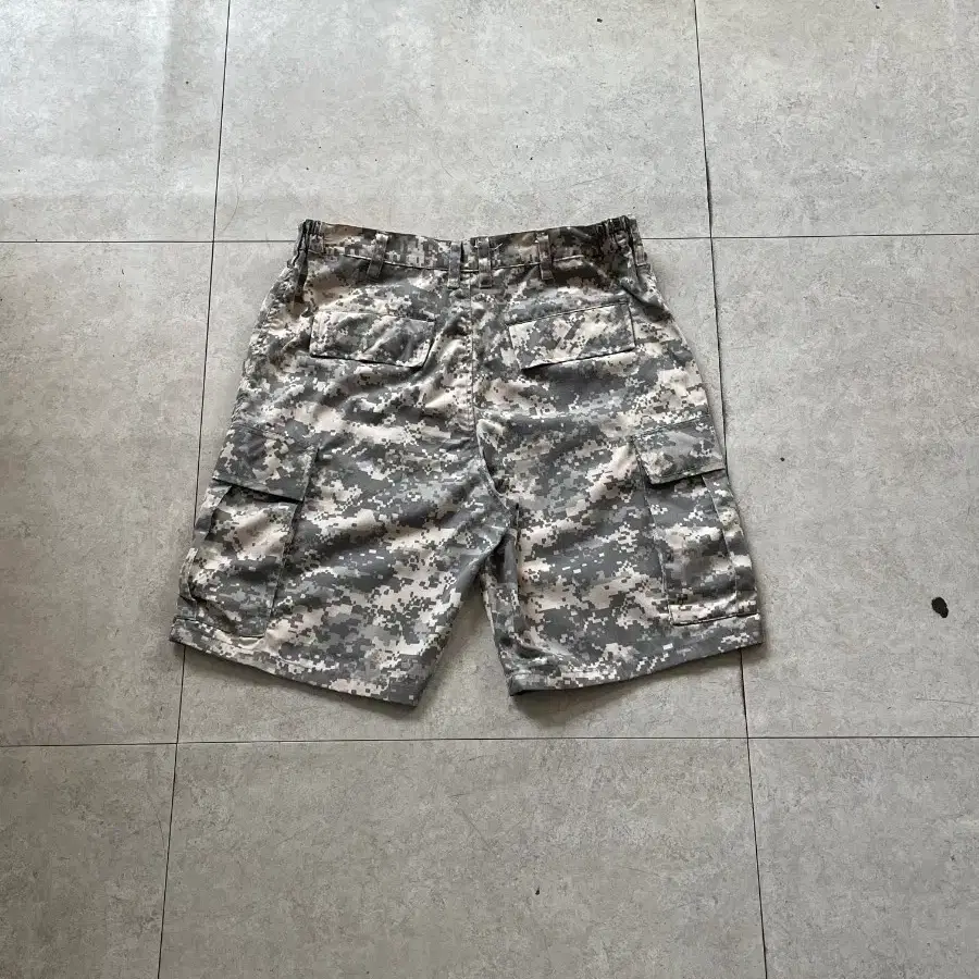 ACU 디지털 카모 카고 반바지