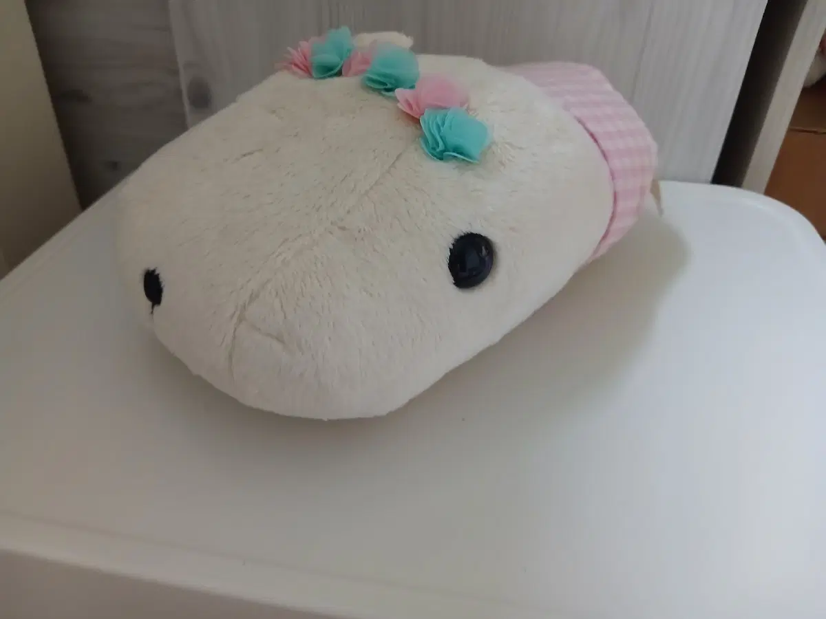 카피바라상 인형 화이트 꽃 화관