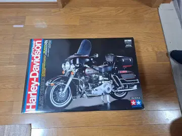TAMIYA Harley-Davidson FLH Classic 1/6