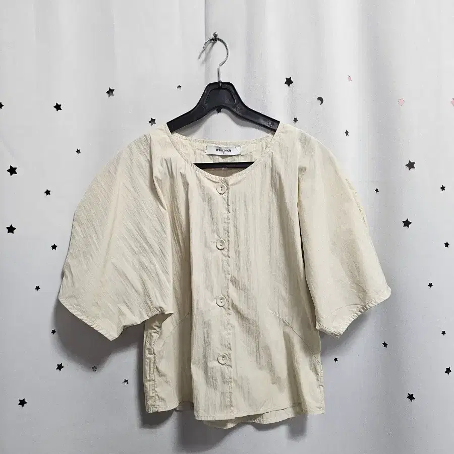 에잇세컨즈 크림색 셔츠 새상품 F