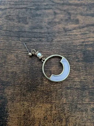 초승달 모티브 펄 장식 귀걸이