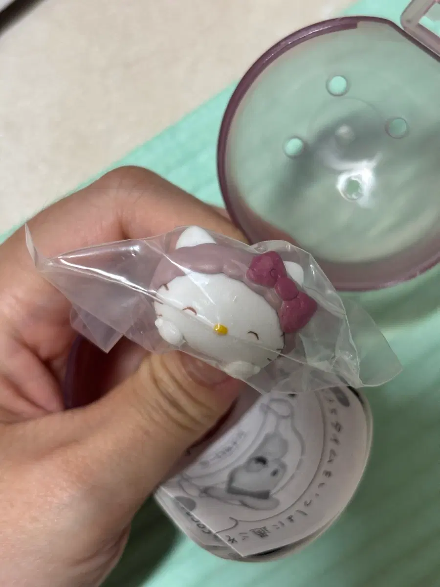헬로키티 피규어 가챠 산리오
