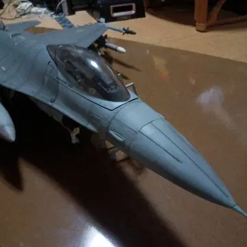 엘리트 포스 1/18 F16 파이팅 팔콘