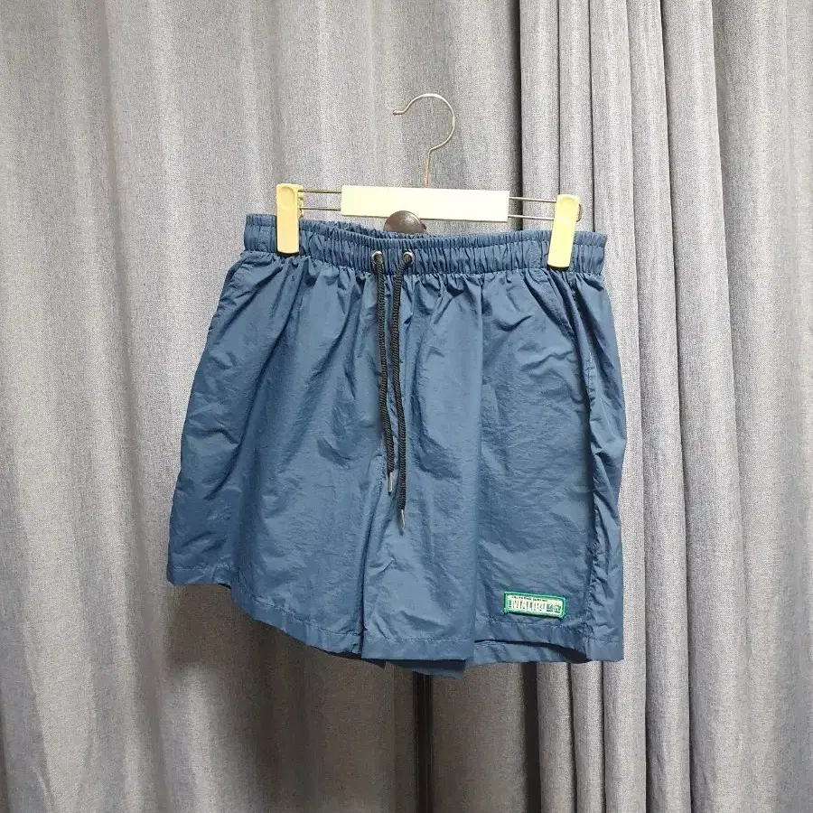 사각사각 밴딩 우븐 반바지