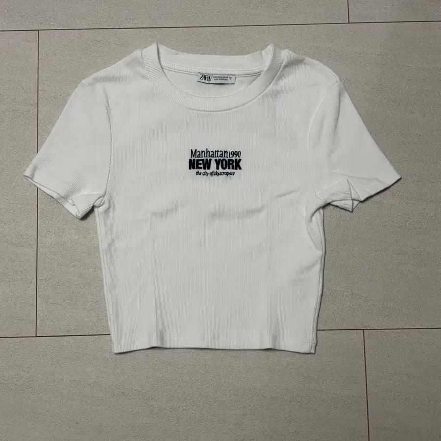ZARA 뉴욕 크롭 반팔 티셔츠 화이트
