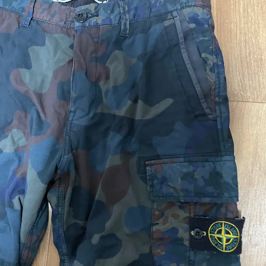 ストーンアイランド（ストーンアイランド）ドイツ軍の迷彩パターンの下..