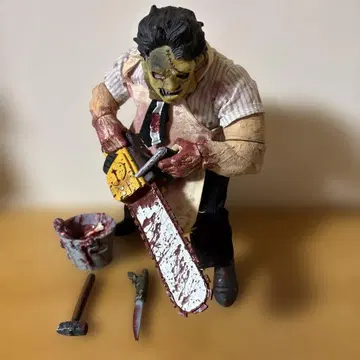 mezco 레더페이스 피규어 레어