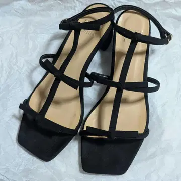 오데트 에 오딜 리본 T스트랩 샌들 블랙 24cm