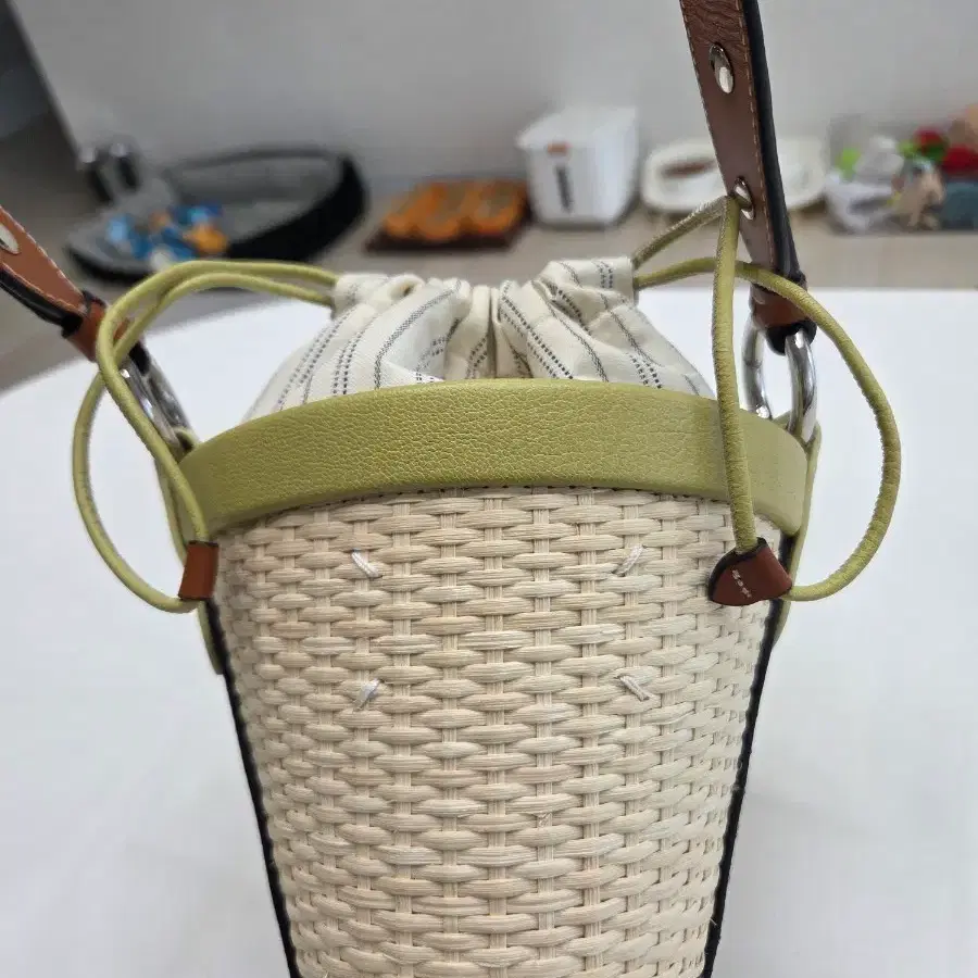 메종 마르지엘라 라탄 가죽 버킷백