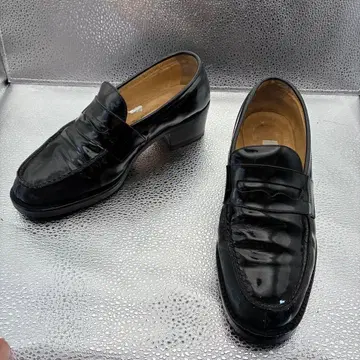 비브람 보강 청키힐 유리 가죽 코인 로퍼 블랙 36