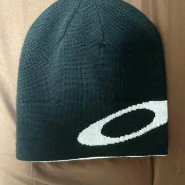Oakley 리버서블 니트 모자 비니 블랙 화이트