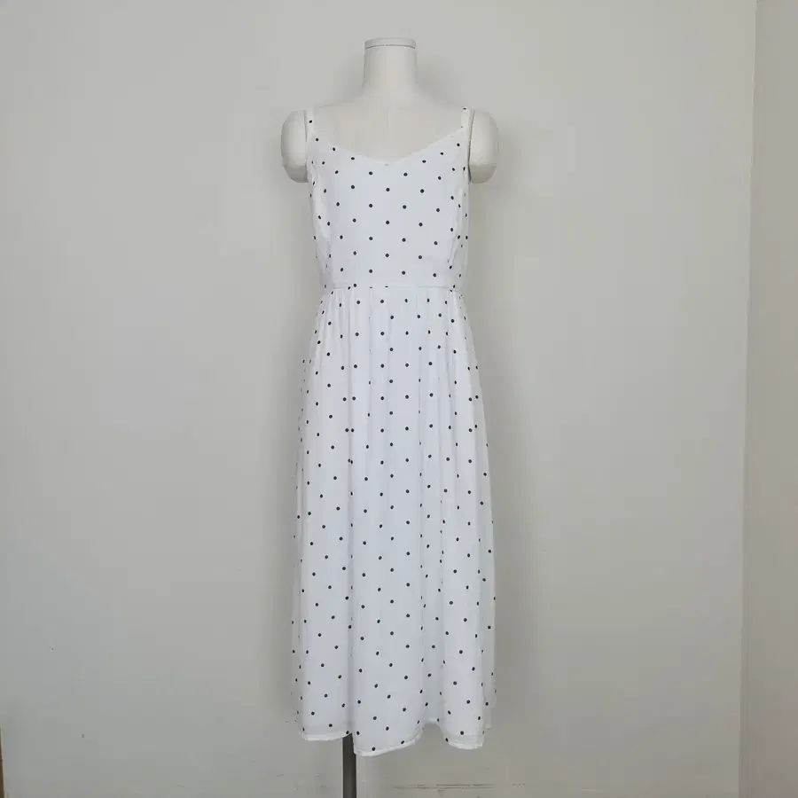 OLD NAVY 화이트 도트 스모크밴딩 슬립 원피스