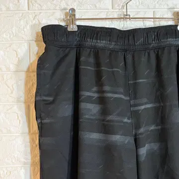 언더아머 올 패턴 하프 팬츠 와이드 밑단 XL 블랙 폴리에스테르 헬스장