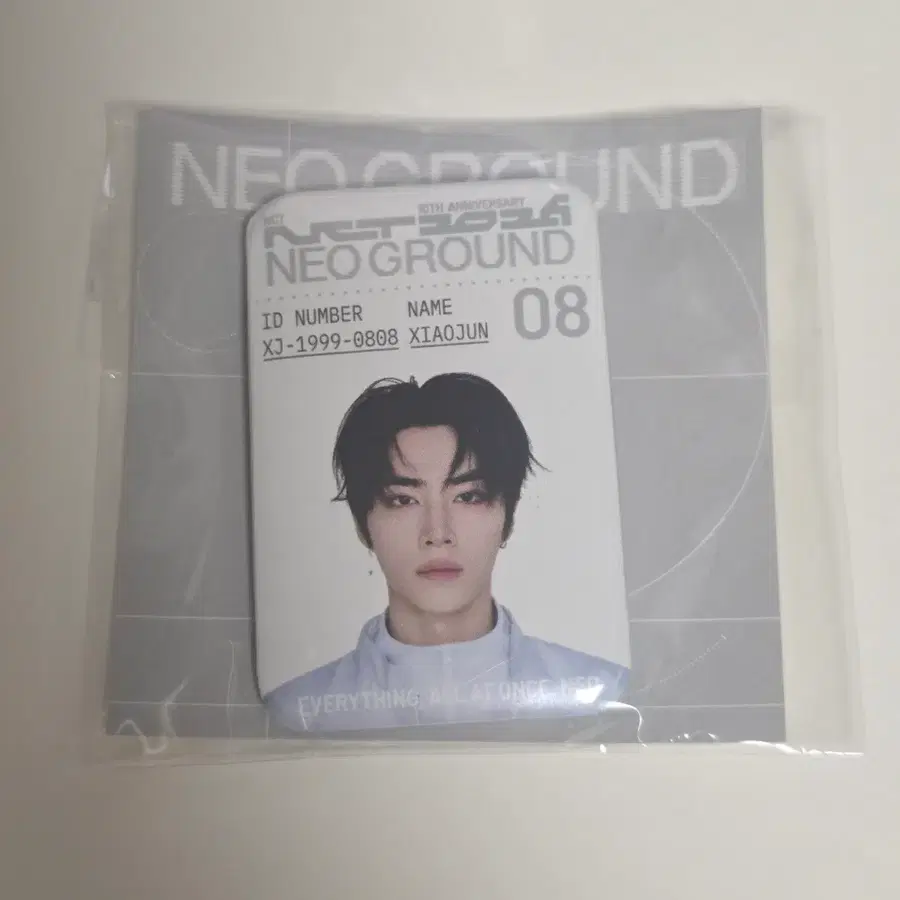 미개봉품 엔시티 wayv 10주년 네오그라운드 샤오쥔 메탈 ID 핀뱃지