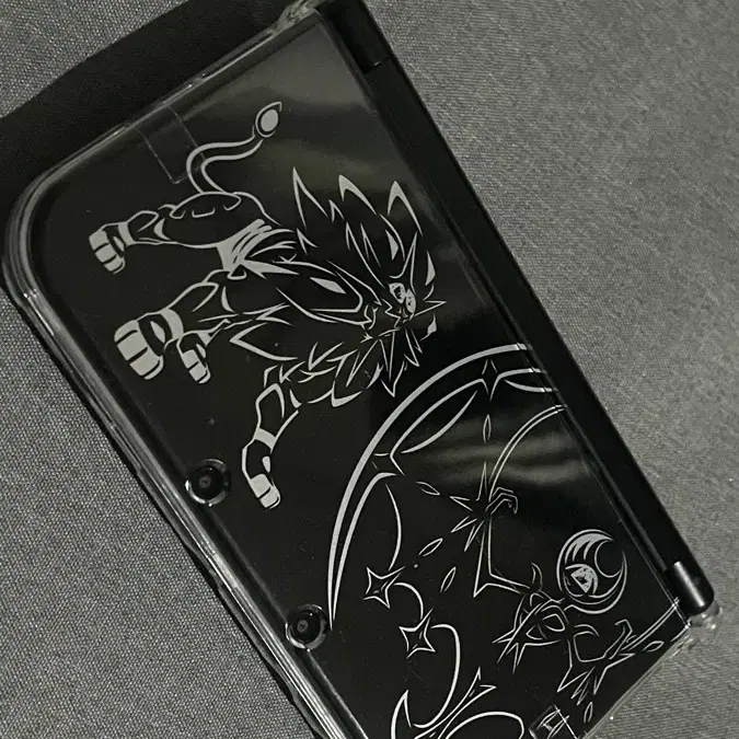 닌텐도new 3ds xl 울트라 썬 문 에디션 128기가 팝니다.