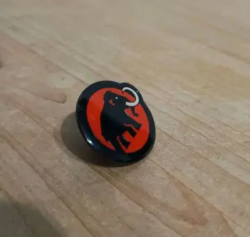 Mammut 마무트 핀 배지 핀즈
