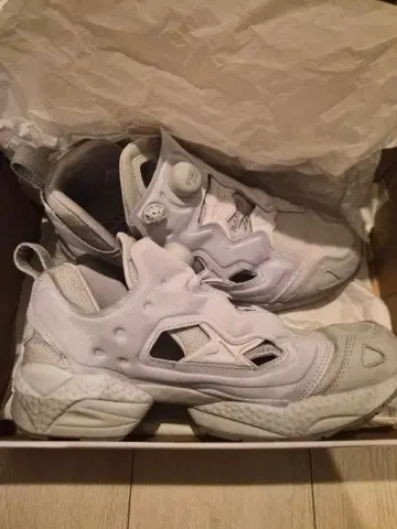 Reebok INSTAPUMP FURY 95 스니커즈 그레이