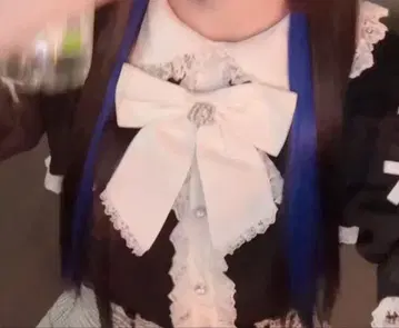 NOEMIE 노에미 아가씨 메니 리본 펄 티셔츠