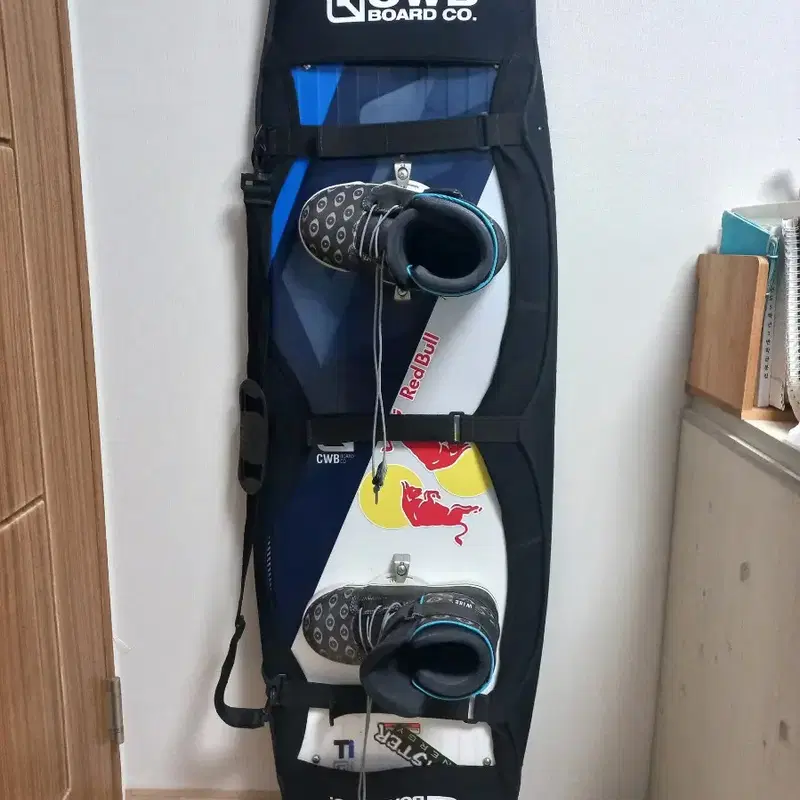 CWB 웨이크보드 레드불 에디션 (바인딩 포함) 240-245mm