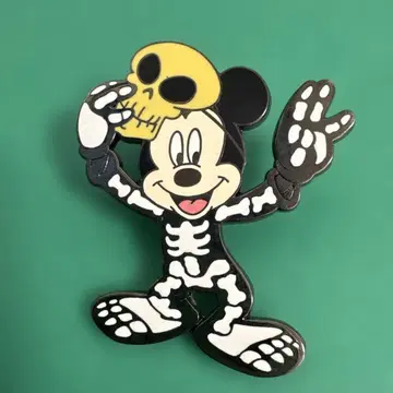 Disney 미키마우스 스켈레톤 핀 배지