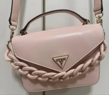 GUESS 체인 숄더백 핑크