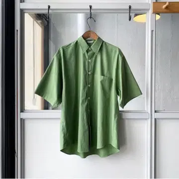 [ AURALEE ] 반팔 셔츠 GREEN