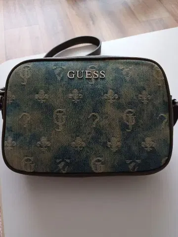 GUESS 데님 숄더백