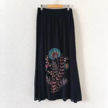 보타니컬 자수 스커트