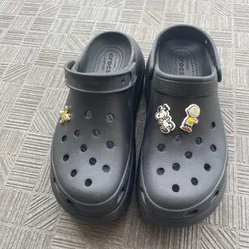 통굽 Crocs 블랙 샌들 캐릭터 참 포함 28.5
