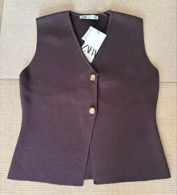 ZARA 니트 베스트 다크 브라운 골드 버튼