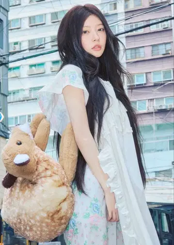 Praying 브라운 Deer백 ILLIT도 착용