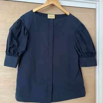 UNITED ARROWS 퍼프 슬리브 블라우스 네이비