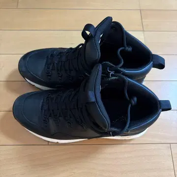 Vibram 밑창 탑재 남성용 하이컷 부츠 블랙
