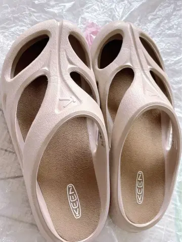 KEEN SHANTI 샨티 샌들