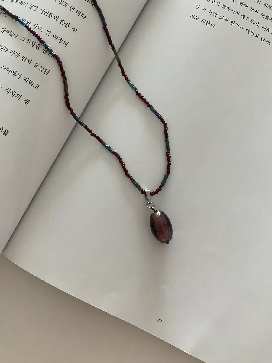 빈티지 버건디 비즈 글라스 팬던트 목걸이